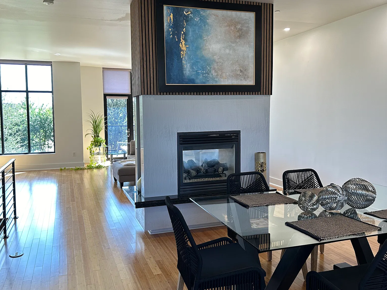 3 bed, 3.5 bath, 2884 sqft, $7,000 — Photo 2