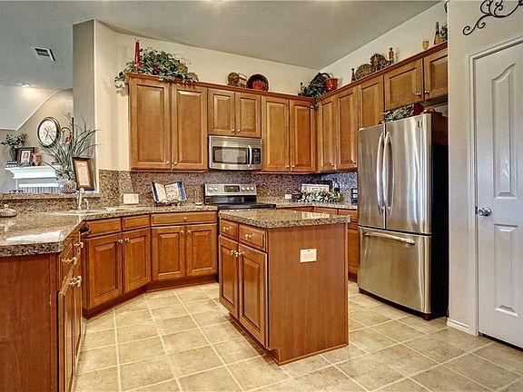 5th image of 704 Tradewind Dr