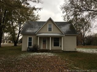 102 N Vann St, Chouteau, OK 74337