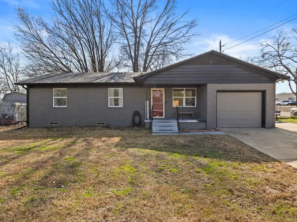 402 E Magnolia Dr, Mount Pleasant, TX 75455