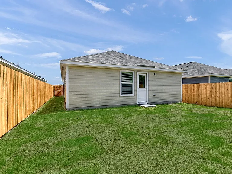 402 Harvest St — Photo 32