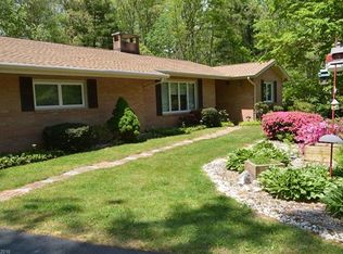 202 Beth Dr, Hendersonville, NC 28791