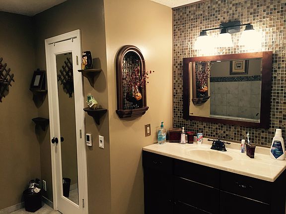 5th image of 44 Goldfinch Dr