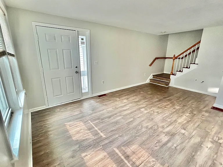 4B Pine Grove Ave — Photo 5