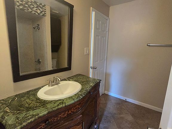 4th image of 609 N Palm Dr