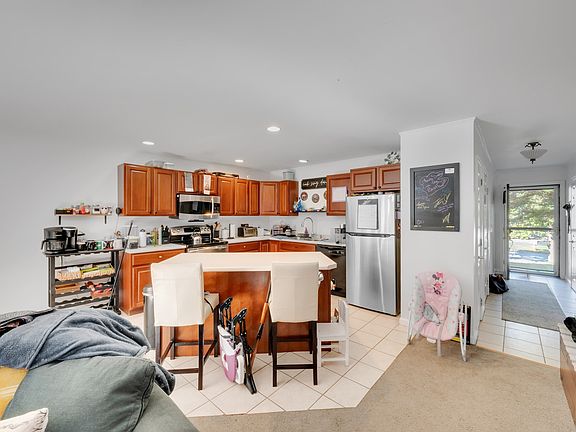 2nd image of 173 Johnson St APT 3