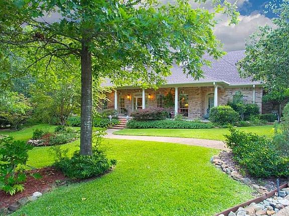 2nd image of 19871 Oakmeadow Cir