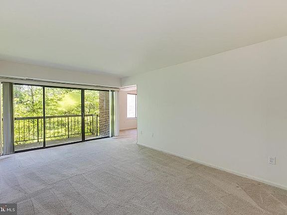 5th image of 9741 Kings Crown Ct APT 202