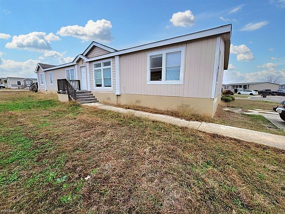 2nd image of 311 Pheasant Ln
