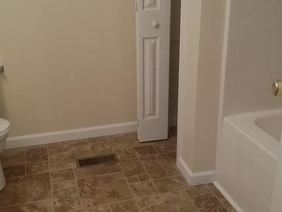 4th image of 1564 Cedar Ave