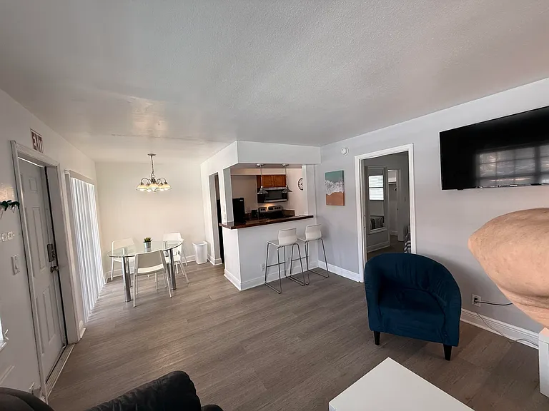 3226 NE 12th St #7 — Photo 7