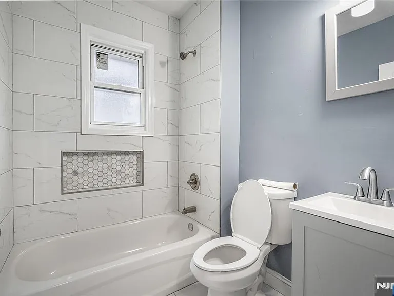 402 Morse Ave #2 — Photo 8