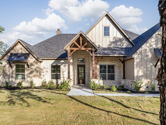 2nd image of 140 Prairie Winds Dr