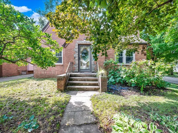 1601 E Oakland Ave, Bloomington, IL 61701