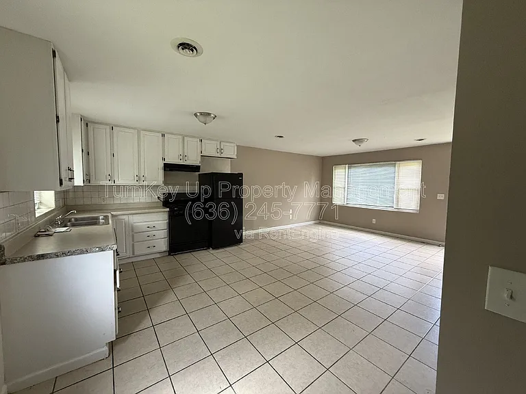 1202 Laredo Ave — Photo 5