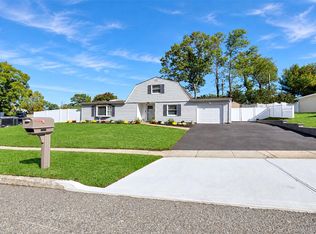 1343 Waverly Ave, Farmingville, NY 11738