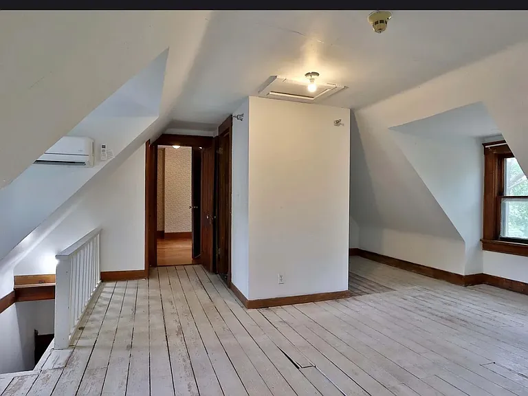 317 E Glenwood St — Photo 9