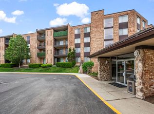 1103 S Hunt Club Dr APT 126, Mount Prospect, IL 60056