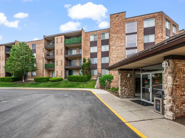 1103 S Hunt Club Dr APT 126, Mount Prospect, IL 60056