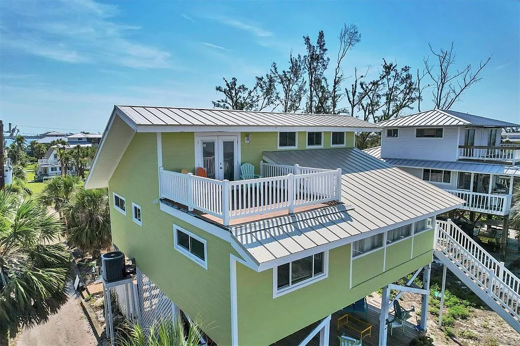 3 bed, 2.0 bath, 1126 sqft, $8,400 — Photo 2