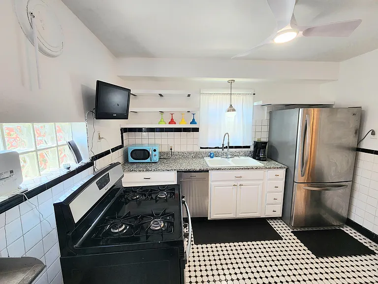 8400 Richard Ave — Photo 17