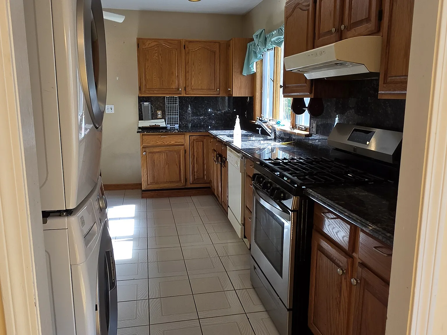 2 bed, 1100 sqft, $2,900 — Photo 2