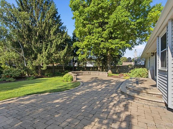 5th image of 708 E Coady Dr