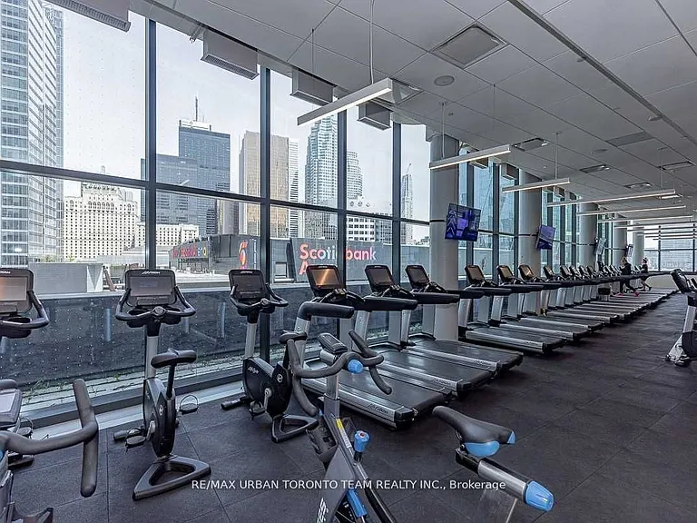 100 Harbour St #2402 — Photo 23