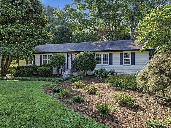 2nd image of 988 Stone Crest Cir