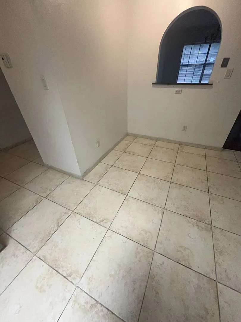 3 Bedroom, 2 Bathroom Home! Schedule a Showing! — Photo 4