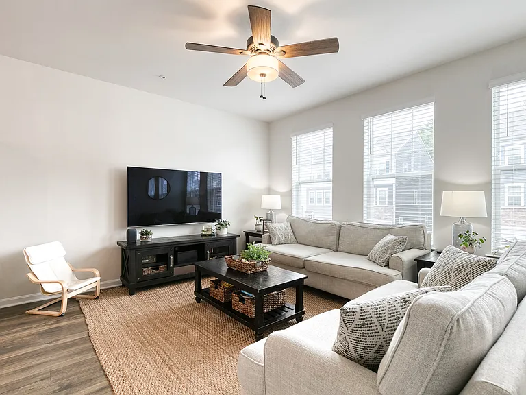 2050 Hinshaw Dr — Photo 11