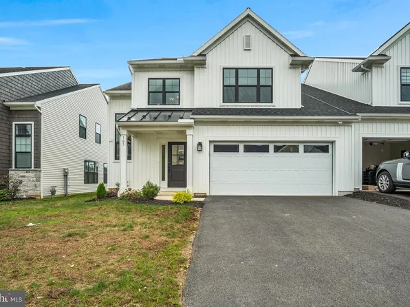 105 Village Dr, Millersville, PA 17551