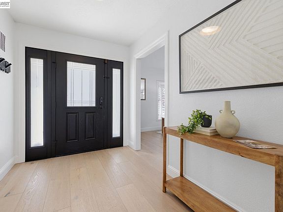 3rd image of 809 Contada Cir