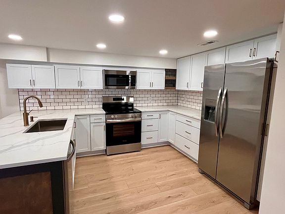 4th image of 1039 Bluff Ave E