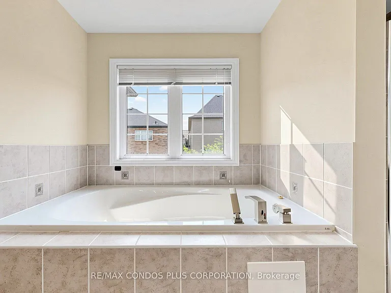 139 Queen Filomena Ave — Photo 31