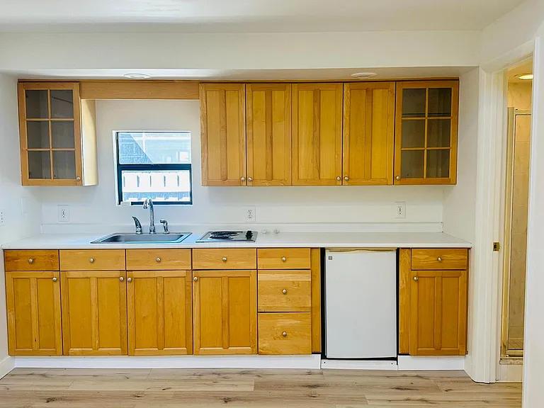 Kitchenette (in attached suite)