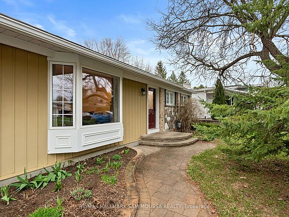 3rd image of 11 Springdale Cres