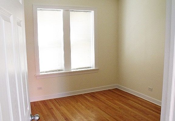 4th image of 3045 N Laramie Ave #1