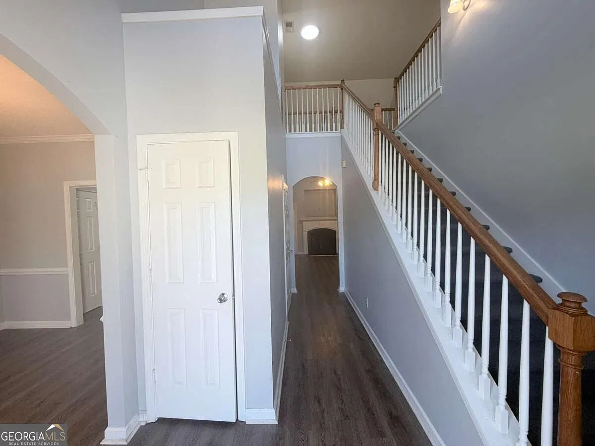 4 bed, 2.5 bath, 1760 sqft, $2,100 — Photo 2