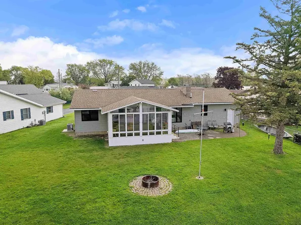 2613 Wolfs Point Dr, Rochester, IN 46975