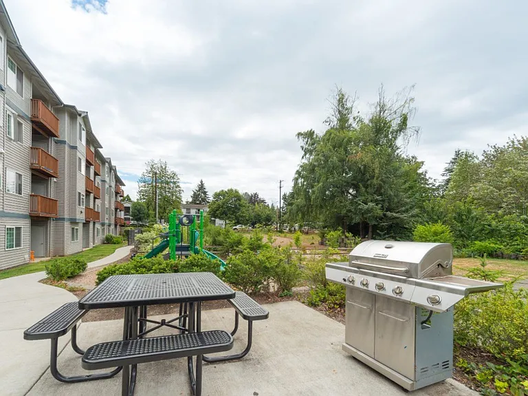 Taylor Creek Apartments — Photo 8