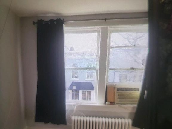 4th image of 1009 1/2 King St APT 1