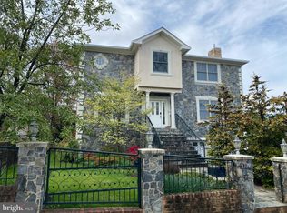 2138 Patrick Henry Dr, Arlington, VA 22205