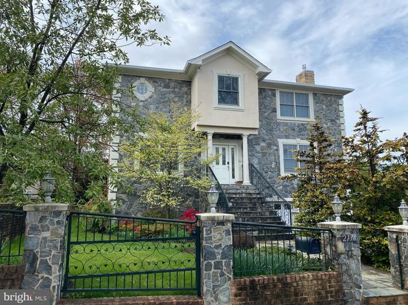 2138 Patrick Henry Dr