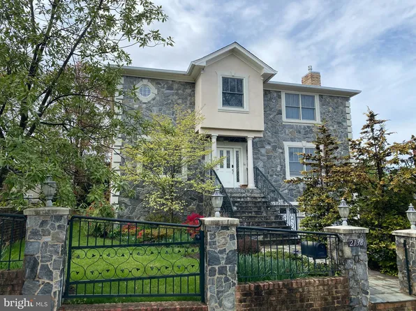 2138 Patrick Henry Dr, Arlington, VA 22205