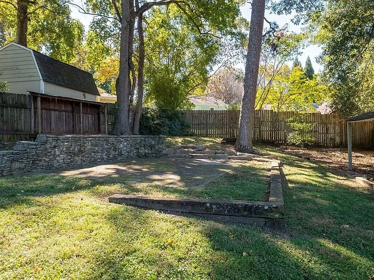 2309 Wallace Dr — Photo 2