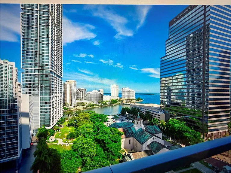 500 Brickell Ave #1600 — Photo 1