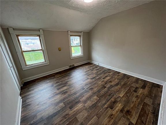 4th image of 10 Rosannah St