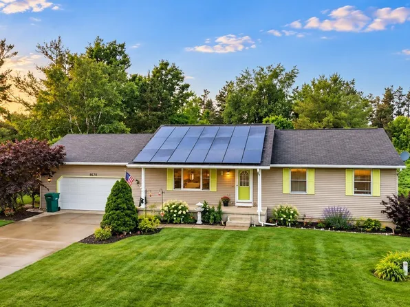 8678 Lamplighter Ln, Cadillac, MI 49601