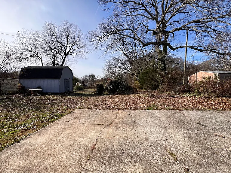 1009 N Main St — Photo 22